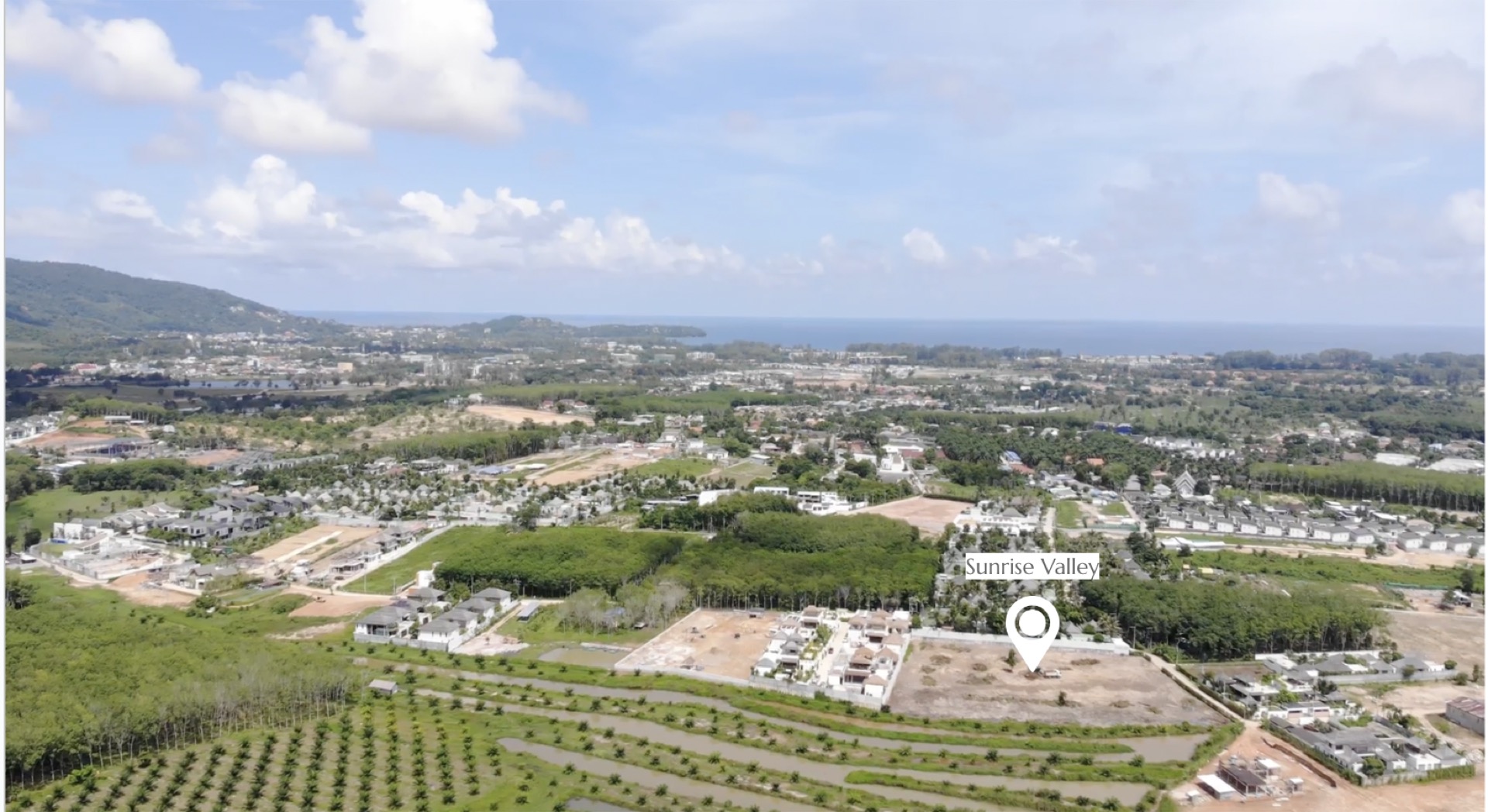 Orientacyjne zdjęcie z lotu ptaka Sunrise Valley w Cherngtalay